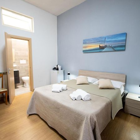 Home Josephine, A Due Passi Dalla Reggia กาแซร์ตา ภายนอก รูปภาพ