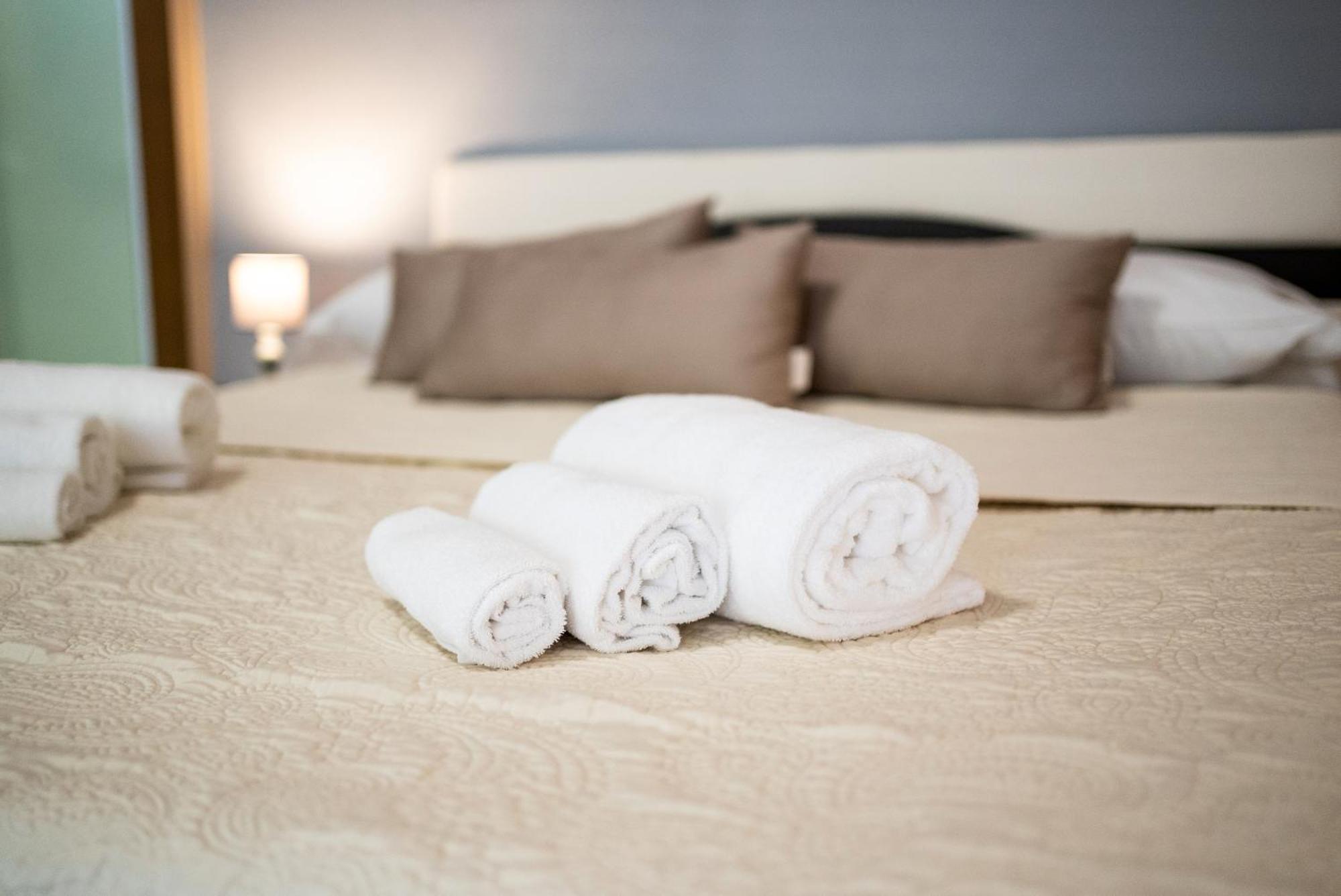 Home Josephine, A Due Passi Dalla Reggia กาแซร์ตา ภายนอก รูปภาพ