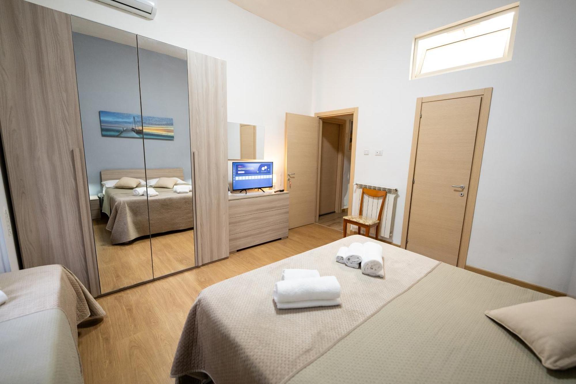 Home Josephine, A Due Passi Dalla Reggia กาแซร์ตา ภายนอก รูปภาพ
