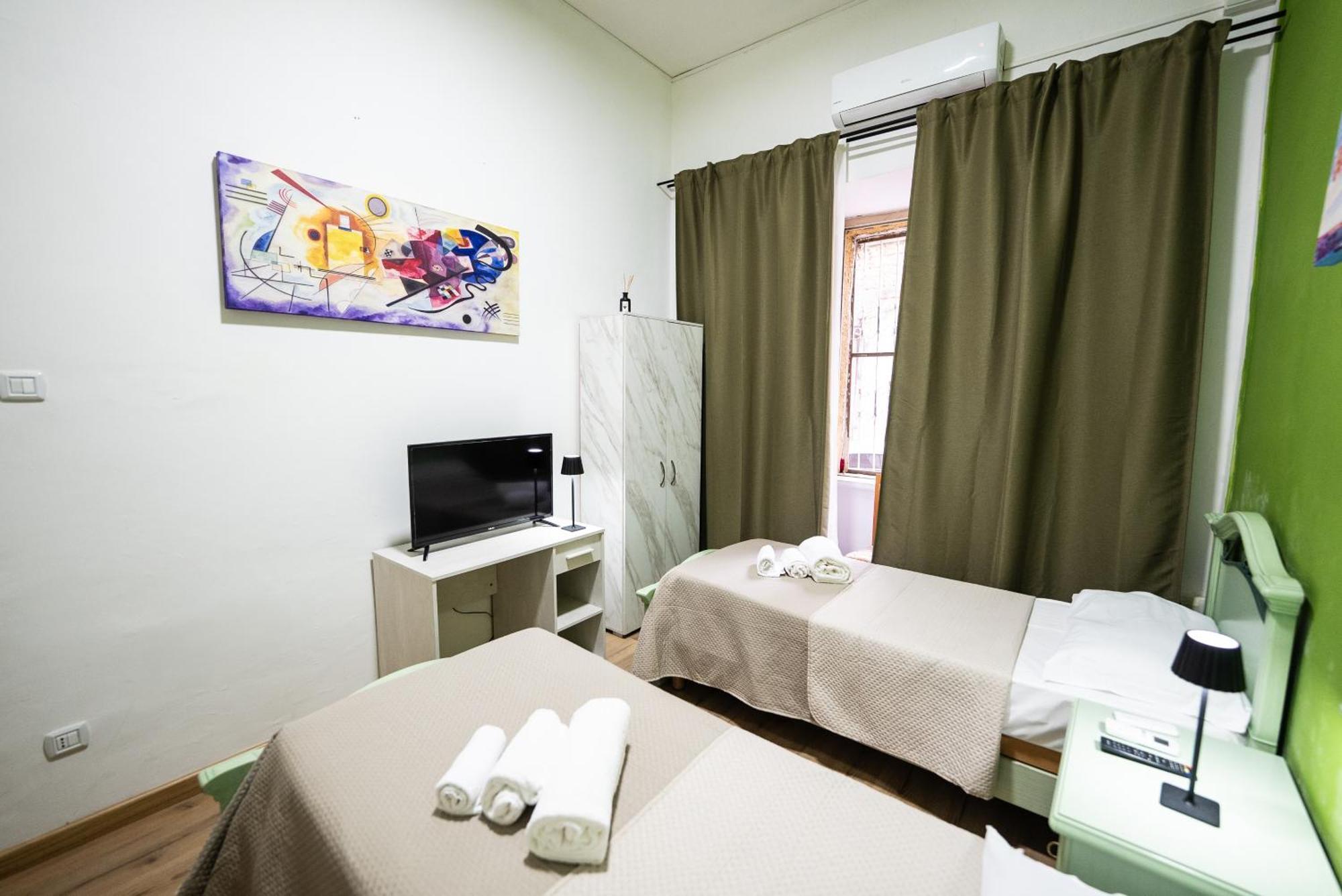 Home Josephine, A Due Passi Dalla Reggia กาแซร์ตา ภายนอก รูปภาพ