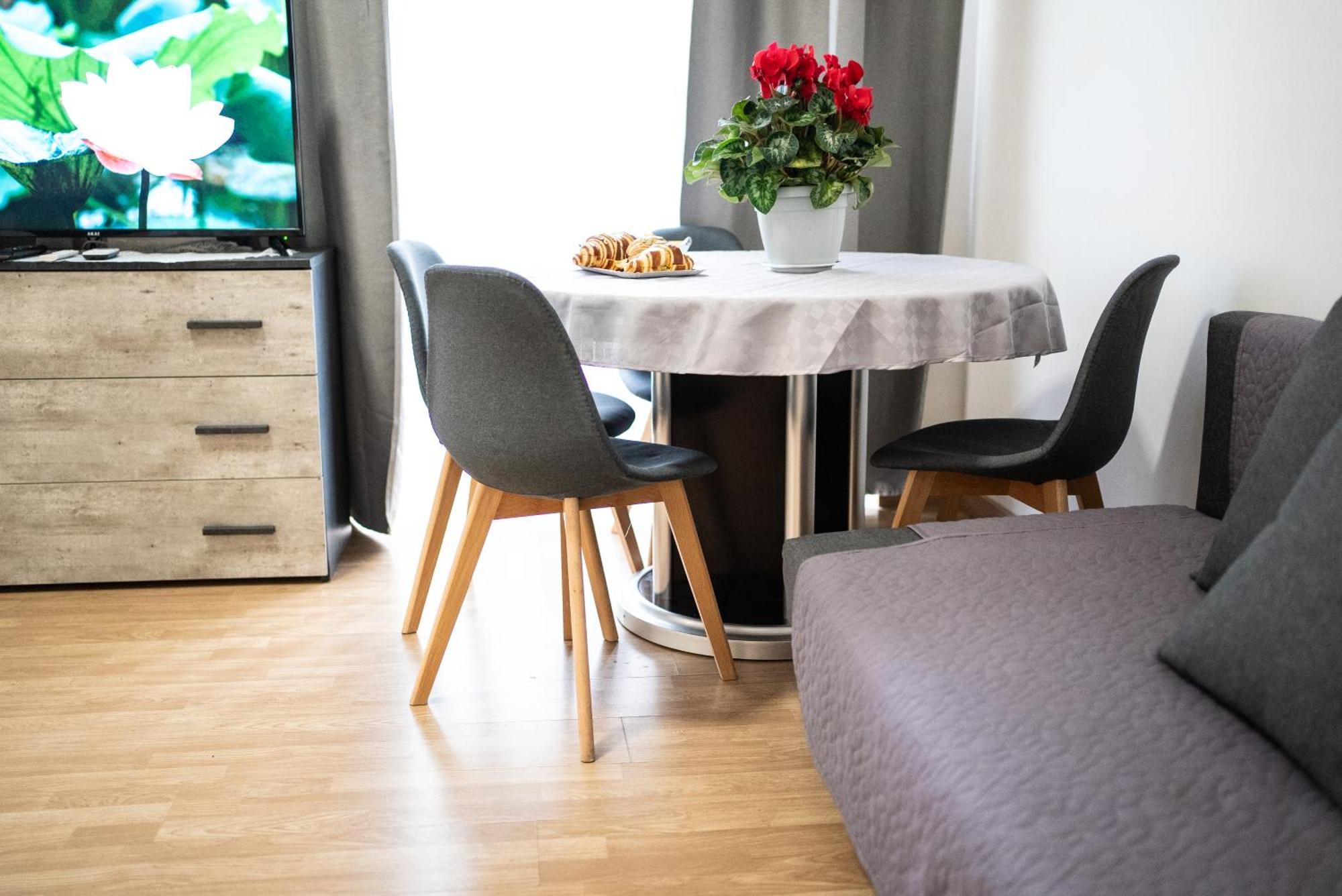 Home Josephine, A Due Passi Dalla Reggia กาแซร์ตา ภายนอก รูปภาพ